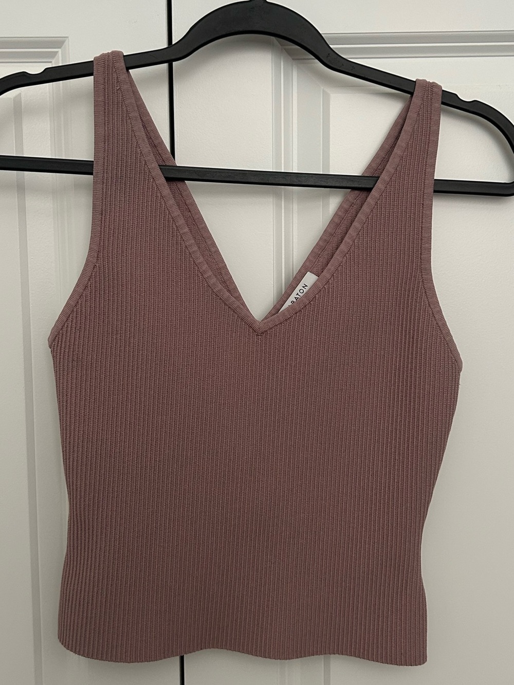 Babaton Sculpt Knit V-Neck Top in Mauve